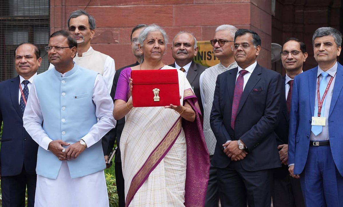 Finance Minister Nirmala Sitharaman with Budget tablet  - Tribhuvan Tiwari/Outlook